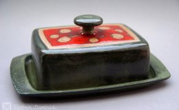 Töpferei Dambeck - Steinzeug grün-rot Käseglocke