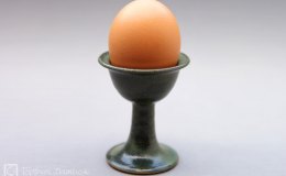 Töpferei Dambeck - Steinzeug grün Eierbecher