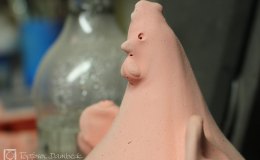 Töpferei Dambeck: Huhn im Detail