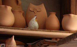 Töpferei Dambeck: Huhn im Regal